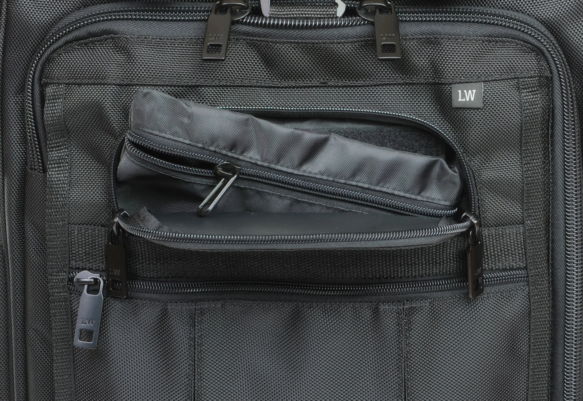 Stealth 22'' Rolling Bag - Image 7