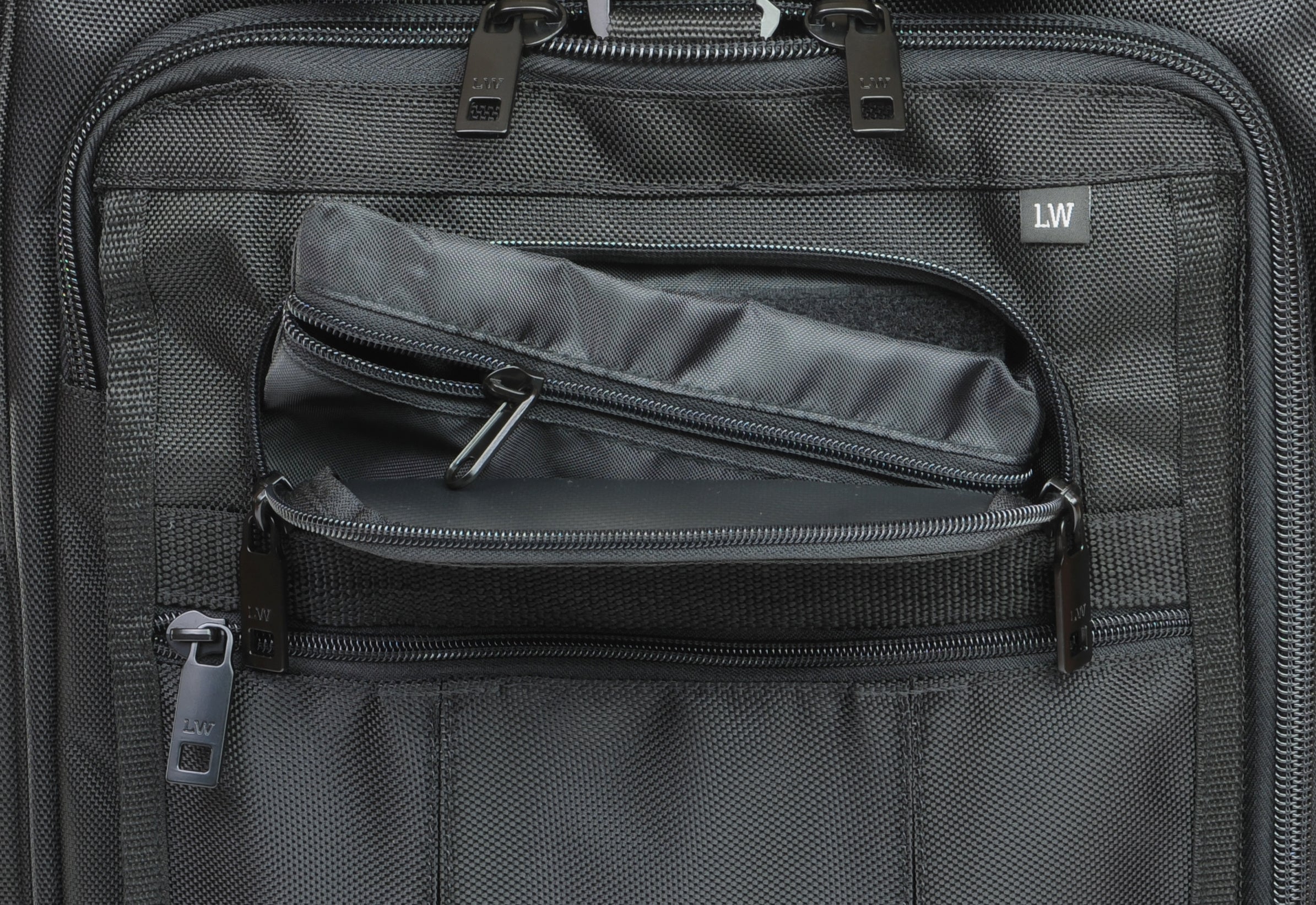 Stealth 26'' Rolling Bag - Image 6